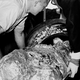 Dos técnicos proceden a crionizar un cuerpo en la organización conocida como The New Cryonics Society. 1969. Foto: AP Images